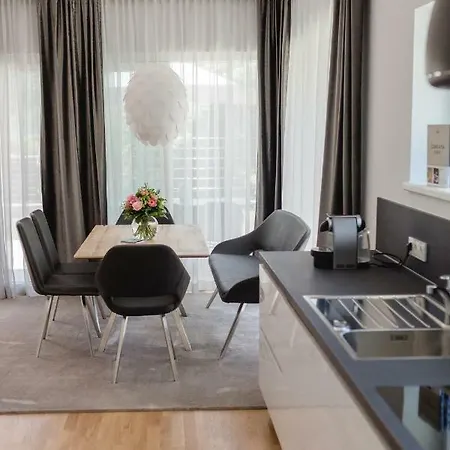 Haus Karlsbad By Seebnb Velden am Woerthersee