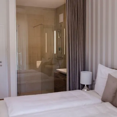 Haus Karlsbad By Seebnb Velden am Woerthersee