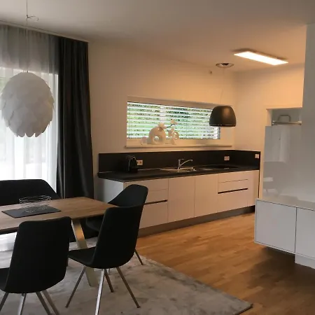 Haus Karlsbad By Seebnb Velden am Woerthersee